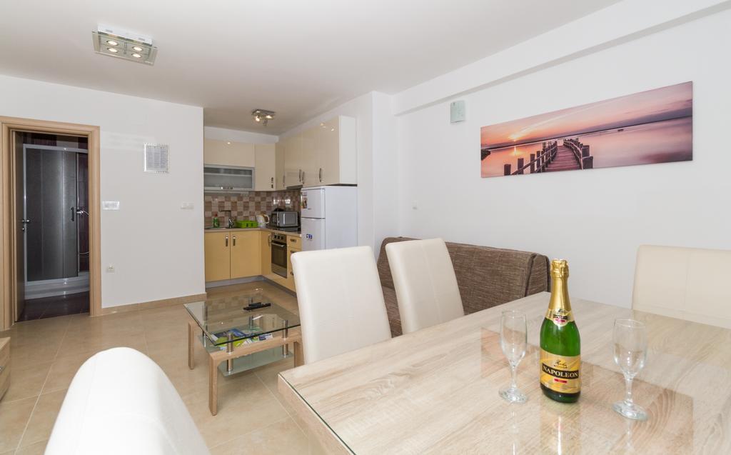 Apartments Villa-Ines Center Водице Екстериор снимка
