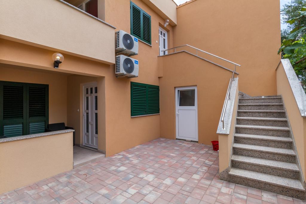Apartments Villa-Ines Center Водице Екстериор снимка